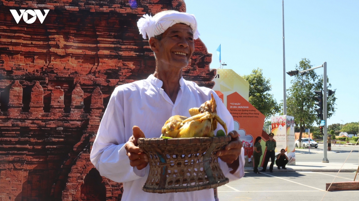 Rực rỡ sắc màu Ngày hội Văn hóa dân tộc Chăm lần thứ VI